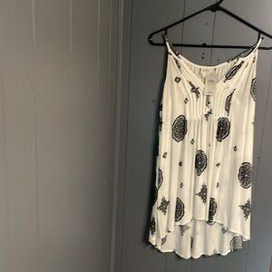 Daytrip tunic style hi low hem top.